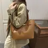 Bolsas de moda de este año: Bolsas Cubo de Gran Capacidad para Mujer, Nuevo 2026 Versátil Vintage Bolsos de Hombro de Verano al por Mayor
