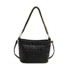 Senso de design de bolsa sobre postura moda para ir ao trabalho bolsa feminina estilo coreano ins versátil corrente ombro único bolsa de axila toque de alta qualidade