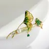 Broche de Lótus Fresco e Doce Pérola de Água Doce Luxo Leve Nicho Corsage Alfinete de Gola Acessórios de Pin de Terno Elegantes da Moda