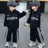 Conjunto Deportivo Moderno y Genial para Niños Primavera y Otoño Estilo Coreano Infantil Sudadera con Capucha de Moda 2026 Nuevo Conjunto Casual de Dos Piezas