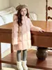 Jaqueta de Algodão com Capuz de Comprimento Médio para Meninas Inverno Novo Estilo Versão Coreana Engrossada para Crianças Médias e Grandes Jaqueta de Roupa Externa Infantil Solta Transfronteiriça
