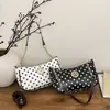 Bolso de moda de un solo hombro, estilo nuevo 2026, bolso de lunares simple de moda, bolso cruzado, bolso cuadrado pequeño simple de verano para el trabajo