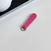 [en stock al por mayor] Carcasa de cuero para teléfono móvil, accesorios de joyería, colgante multicolor, hebilla de cremallera para equipaje, tirador de color sólido