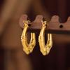 Pendientes de moda con diseño personalizado, chapados en oro real de 18 quilates, con hebilla de oreja con textura geométrica en forma de U, transfronterizos europeos y americanos.