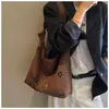 Bolsa de Axila com Design de Nicho para Mulheres 2025 Nova Outono e Inverno Bolsa de Ombro Recortada Retro Bolsa Tote Versátil para o Dia a Dia