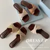 Combina con un Vestido~ Sandalias Planas de Paja Cuadradas para Mujer, Nuevo Estilo Verano 2026, Elegantes y de Moda con una Sola Tira