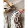 Camisa base feminina de outono precoce, estilo coreano, moderna, com bordado tridimensional, simples, confortável, macia, gola semi-alta.