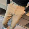 Novas calças casuais masculinas da moda, estilosas e jovens, de cor sólida, estilo Harajuku artístico, calças cropped para primavera e outono
