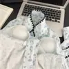 [Directo del fabricante] Nueva colección de primavera y otoño: Pijama de algodón nube para mujer con estampado de leopardo azul, bordado de Gato KT y un diseño juvenil y elegante con cuello de solapa
