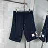 Versão de Luxo 25 Shorts Casuais Masculinos de Verão com Costura Lateral de Quatro Barras e Cordão, Comprimento de Cinco Pontos