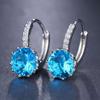 Pendientes elegantes con hebilla de oreja de circonita multicolor populares de Europa y América, pendientes distintivos que combinan con todo, joyería moderna y fresca, pendientes de aro para celebridades de Internet.