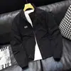 Chaqueta de trabajo exterior nueva, versátil y de moda, estilo americano, para jóvenes, a prueba de viento, casual, con bordado de patrón y un elegante diseño de cuello alto