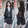Colete jeans único e moderno estilo rua para mulheres, novo modelo verão-outono 2025, retalhos de rede, colete curto lavado e desgastado