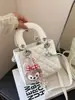 Bolso de Mano Bordado Acolchado Transfronterizo para Mujer 2025 Nuevo Bolso Bandolera de Moda Trendy de un Solo Hombro con Textura, Bolso de Mujer Estilo Princesa Diana