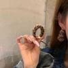 Pendientes de aro elegantes estilo retro de Hong Kong, pendientes Haima Mao Mao, pendientes de nicho de moda, novedad de 2025