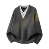 Suéter tipo Henley de punto para hombre, de cuello en V, estilo dos piezas falsas, juvenil, suelto, simple, estilo hombre, estilo pareja, estilo otoño/invierno, moderno
