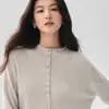 Suéter de Cashmere Liso Feminino com Barra Enrolada Gola Meio Alta Tricô Exquisito Design de Punho Abotoado Suéter Emagrecedor