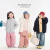 Ropa para niños Nuomi Wanzi versión coreana con pequeños iconos estampados, chaqueta para niñas con cuello alto, sudadera para niños con cremallera otoño 2026