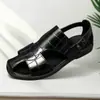 Sandálias Masculinas Transfronteiriças Couro Genuíno 2026 Novas Sapatos de Praia de Verão Antiderrapantes Tamanho Grande Uso Duplo Sandálias de Exterior para Homens