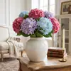 Hortensia artificial de un solo tallo, con una textura realista y propiedades de retención de humedad, perfecta para arreglos florales de boda, decoración del hogar y flores artificiales al por mayor