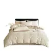 Juego de ropa de cama de cuatro piezas de terciopelo de leche rosa grueso y cálido para invierno, que incluye sábana plana, funda de edredón y sábana bajera, para un aspecto lujoso y sofisticado en el dormitorio principal.