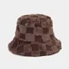 Sombrero de pescador con costuras a cuadros estilo coreano para mujer, estilo japonés, costuras versátiles, lana de cordero, sombrero de cubo cálido, para invierno, que estiliza la cara, sombrero pequeño para hombre