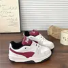 Sapatos Originales de Solado Grosso Estilo Hong Kong para Mulheres, Tênis Esportivos Casuais Versáteis, Novo Modelo Primavera 2026, Sapatos Brancos para Estudantes