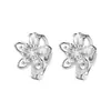 Selección de Arte Libro Rojo Pequeño Empuje Caliente Aretes de Flor de Cinco Pétalos Temperamento Simple Sentido Avanzado Aro de Oreja Pequeño Flor de Diamante Hueco Hebilla de Oreja