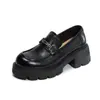 Mocasines retro británicos de cuero genuino con plataforma y aumento de altura para mujer, modelo primavera/otoño 2026, marrones con hebilla metálica, zapatos de cuero sin cordones