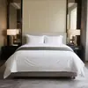 Mesmo estilo de um hotel cinco estrelas, conjunto de quatro peças de lençóis de hotel de cetim branco 100% algodão dos anos 60, roupa de cama para pousada B&B