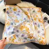 Lenço Floral de Seda Falsa Estilo 2026 para Mulheres, Elegante Acessório de Pescoço com Toque de Luxo, Lenço Decorativo, Lenço de Bolso para Lenço de Bolso no Atacado