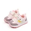 Tênis simples de moda infantil primavera e verão 0 a 2 anos meninos e meninas novos sapatos de malha antiderrapantes com sola macia