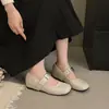 Novas sapatilhas rasas quadradas estilo francês 2026, elegantes e da moda para mulheres, com design Mary Jane de tira única, perfeitas para o outono e com salto oculto para altura extra.
