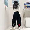 Pantalones para niñas, pantalones deportivos de primavera y otoño, nuevo estilo 2026, forrados de felpa, moda de otoño deportiva para niños mayores, pantalones de chándal para niños