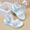 Sandalias para Niñas 2026 Verano Nuevo Estilo Moda Infantil Versátiles Suela Suave Sandalias Deportivas Hebilla Giratoria Punta Abierta Zapatos de Playa