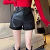 Pantalones cortos de piel sintética para salir con botas otoño e invierno 2026 nuevo estilo cintura alta pierna ancha casual tubo recto estilo candente negro