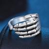 Anillo de Mano de Garra de Mano Mágica de Palma de Plata Tailandesa Mano de Cráneo para Mujer Simple Retro Antiguo Frío Moda Personalidad Joyería al por Mayor