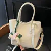 Bolsos Retro de Moda para Mujer 2025 Nuevo Invierno Versátil Bolso de Mano para el Trabajo Simple Popular Bolso Cruzado Moderno