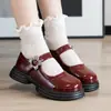 Zapatos Pequeños de Cuero Huecos para Niñas 2026 Primavera Verano Nuevos Moda Infantil Versátiles Casuales Decoración Floral Zapatos de Una Sola Pieza