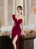 Vestido de Noche con Acabado de Alta Gama, Elegante Estilo de Banquete, Impresionante Vestido Largo de Sirena con Escote Asimétrico y Abertura para Anfitriona, Adecuado para Brindis y Banquete de Regreso a Casa