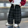 Calça Xadrez para Meninos Estilo Primavera e Outono 2026 Nova Calça Casual de Primavera para Crianças Calças Longas Largas para Meninos Roupas de Primavera para Meninos