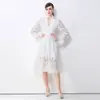 Top Elegante de Moda de Nicho Estilo Francés para Mujer, Resistente, Bordado Hueco, Cuello en V, Manga de Linterna, de Botones, Ceñido a la Cintura, Adelgazante