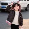 Chaqueta de Cuero para Niñas Pequeñas Primavera y Otoño 2026 Nuevo Estilo Elegante Moderna Chaqueta Infantil Ropa de Otoño Bebé Estilo Coreano Top