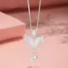 Collar con colgante de borla de seda con flor de mariposa Suzuki para mujer 2024, nuevo colgante elegante y exquisito de lujo chino ligero.