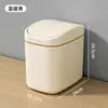 Lixeira plástica de mesa com tampa basculante, mini lixeira pequena para uso doméstico, lixeira de papel criativa estilo europeu para sala de estar com tampa
