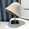 Nuevo Sombrero de Pescador Casual de Chenilla a Rayas de Color Sólido, Diseño de Moda Otoño e Invierno, Adelgazante, Versátil, Cálido