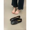 Sapatos Baixos Planos Plissados de Bico Quadrado Estilo Retrô com Solado Macio para Mulheres, Novos Versáteis Mary Janes Baixos Primavera 2026