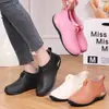 Botas de Chuva Femininas Modernas Novas Impermeáveis de Cano Curto Antiderrapantes Resistentes ao Desgaste Sapatos de Borracha para Trabalho na Cozinha com Solado Grosso Sapatos Aquáticos com Solado Macio