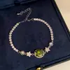 Pulseira Oval Colorida Estilo Europeu com Zircônia Estrela Bracelete de Luxo para Festa à Noite Estilo Levemente Luxuoso Toque de Alto Padrão Joia de Mão para Mulheres Atacado