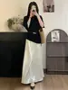 2026 Novo Estilo de Verão Blusa de Tricô com Manga Morcego Ajustada na Cintura + Conjunto de Saia de Cetim para Mulheres, Moda de Alto Padrão para o Verão